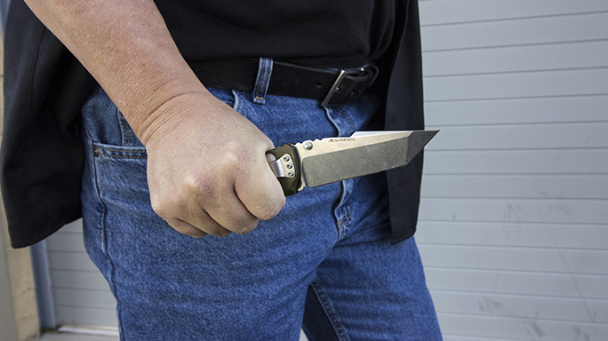 Carrying a Knife weapon EDC open