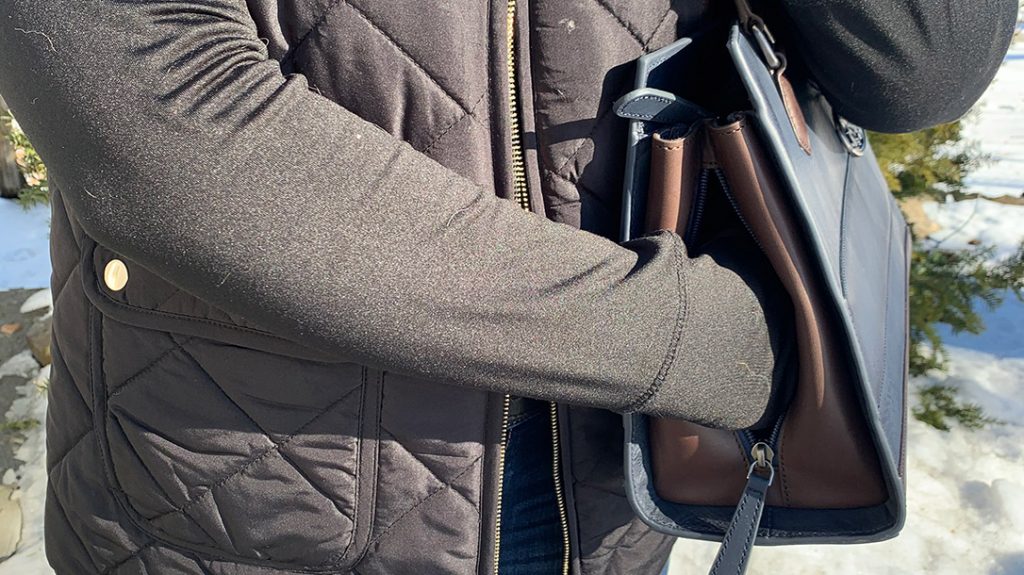 A side opening entry makes retrieving your firearm from your Smith & Wesson EDC Leather handbag quick and easy.