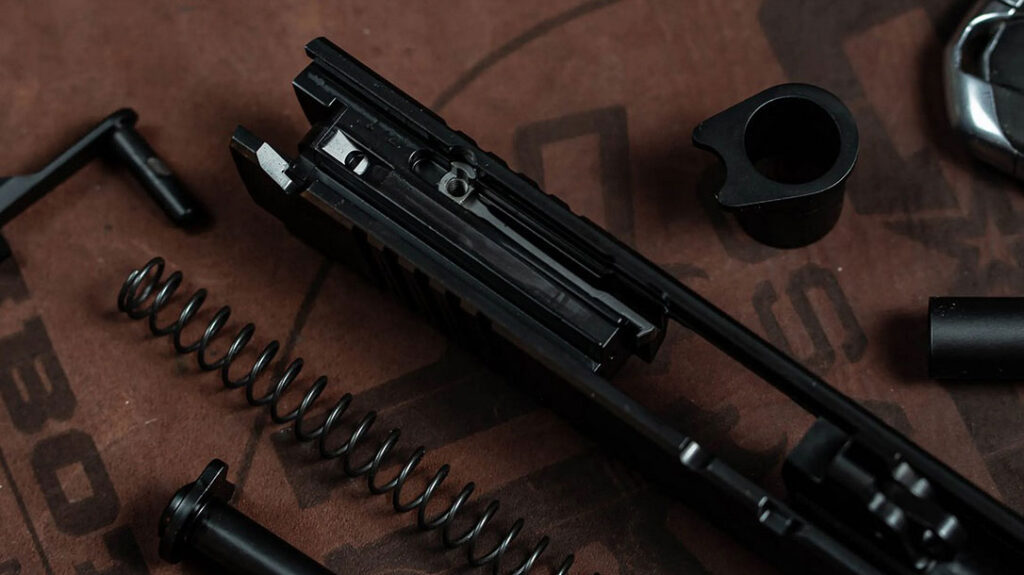 The slide also includes the company’s Advantage internal extractor.