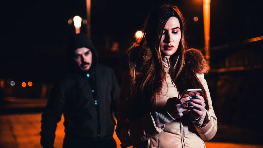 Are You a Target in Public? 6 Habits You Need to Adopt.