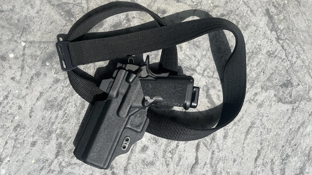 The holster and belts were provided by Tenicor, who sent the author several to choose from.