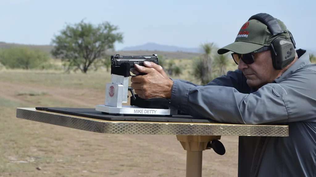 The author shoots the S&W Performance Center M&P9 M2.0 Metal Carry Comp.