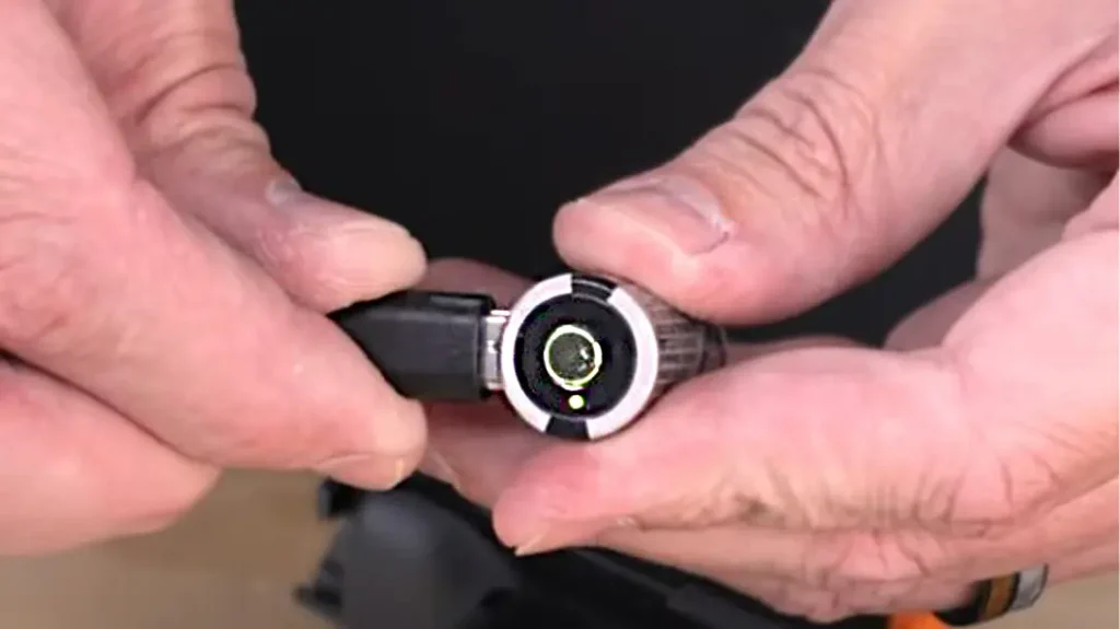 It has an option for rechargeable batteries.