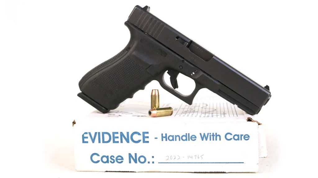 As I got this gun from a Law Enforcement seizure auction, it even came with this cool cop evidence box.