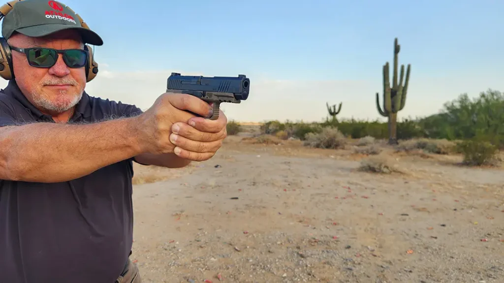 The Canik MC9LS is an evolution of the MC9.