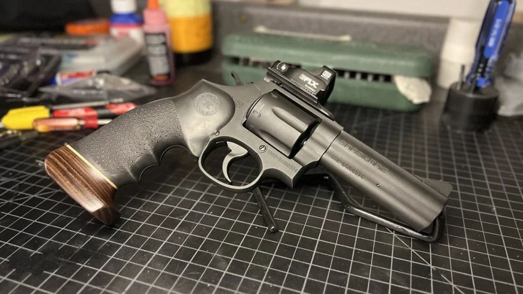 One of the standout features of this revolver is its finger groove grip, which is a Hogue clone.
