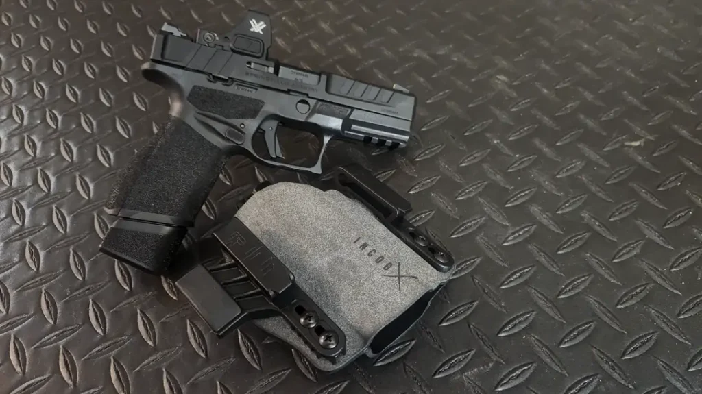 Having run the full-size Echelon, I found the new 4.0C to be equal performance-wise.