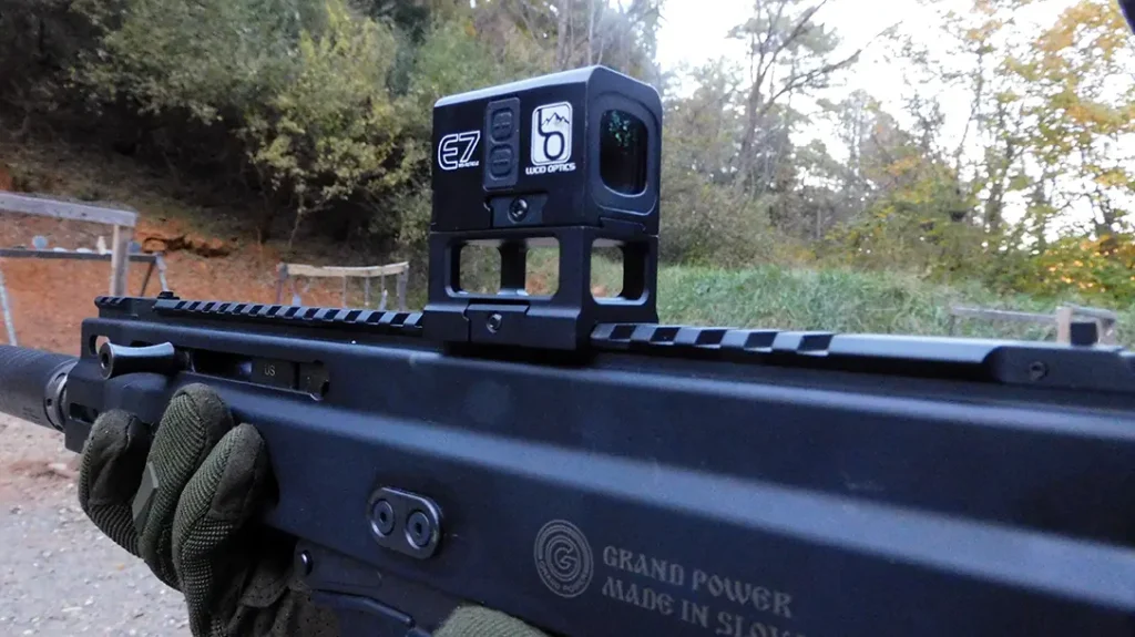 The E7 comes with shake awake tech and 50,000 hour runtime. 