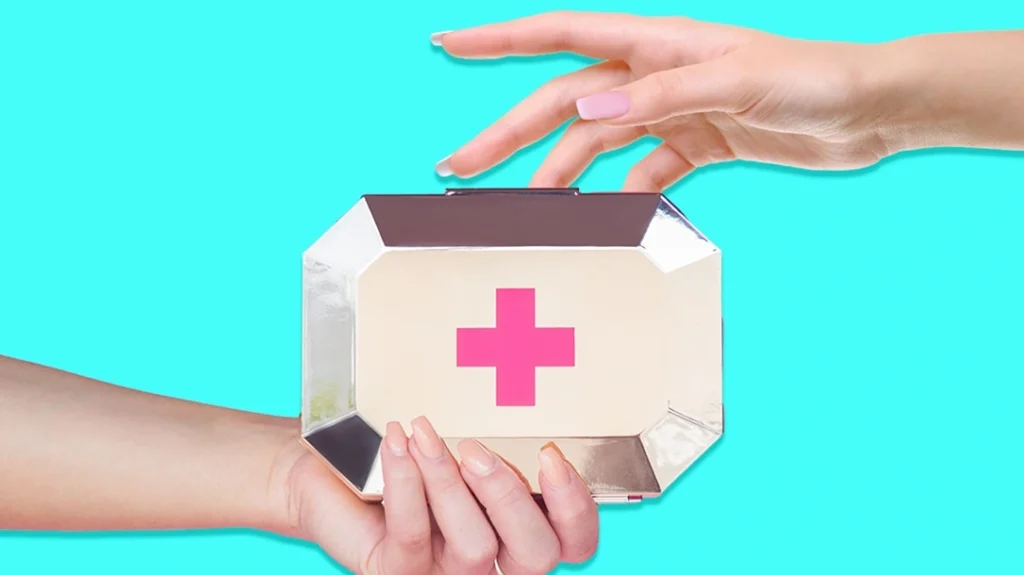 The Blingsting Clutch comes in a stylish, easy-to-carry format.