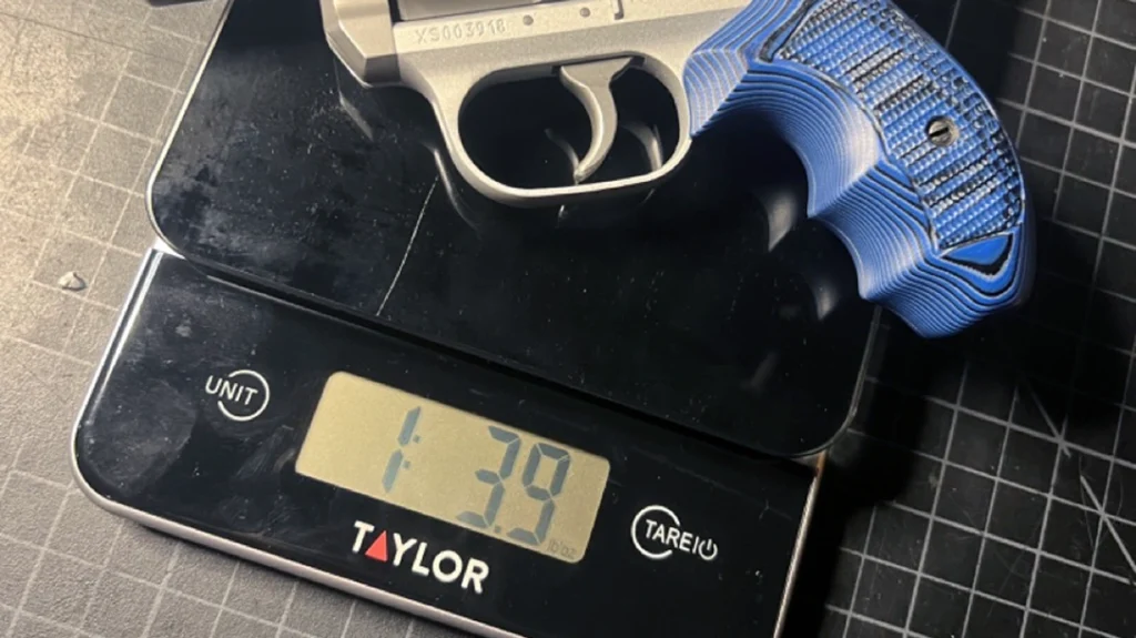 Despite being incredibly lightweight at only 1 lb 3.9 oz loaded, it doesn’t feel flimsy.