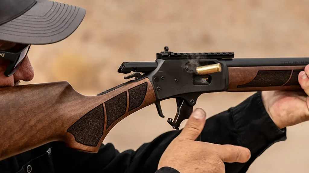 Shooting a lever-action rifle