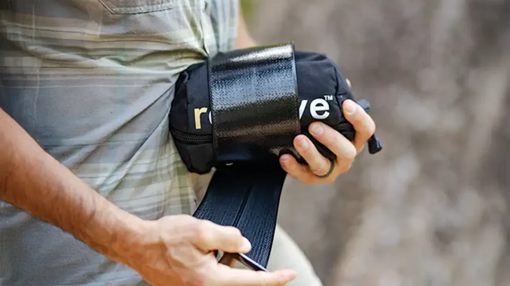 Completely rolls up.