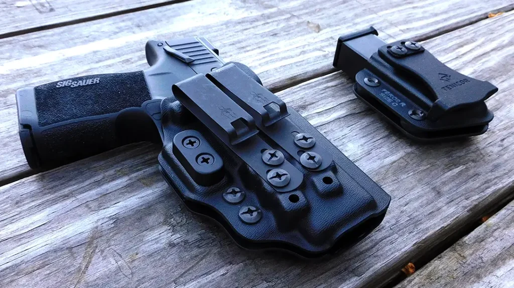 The CERTUM3 Holster is designed for maximum concealment on the hip or abdomen.