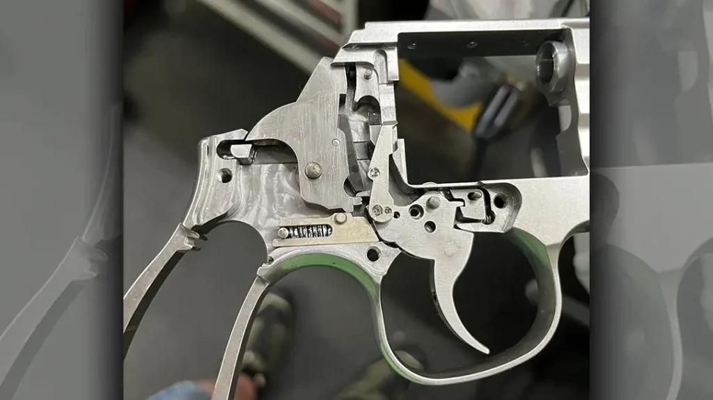 By retaining the mechanical simplicity and robust construction that define revolvers while integrating modern accessories, the Alpin Arms Kommando offers shooters the best of both worlds.