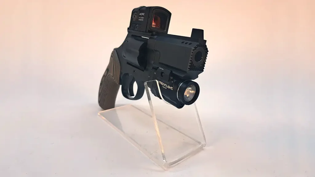 The Alpin Arms Kommando represents more than just a bougie firearm. It symbolizes the future of revolvers in defensive carry.