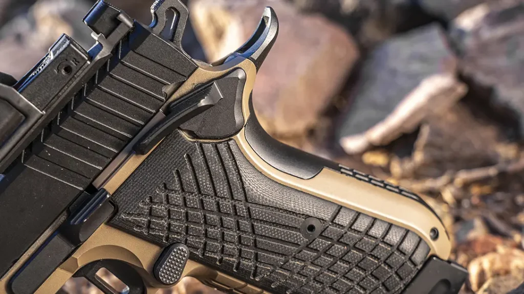 Grabbing the pistol and placing your web under the beavertail is satisfyingly comfortable and free from any comfort-robbing anomalies.