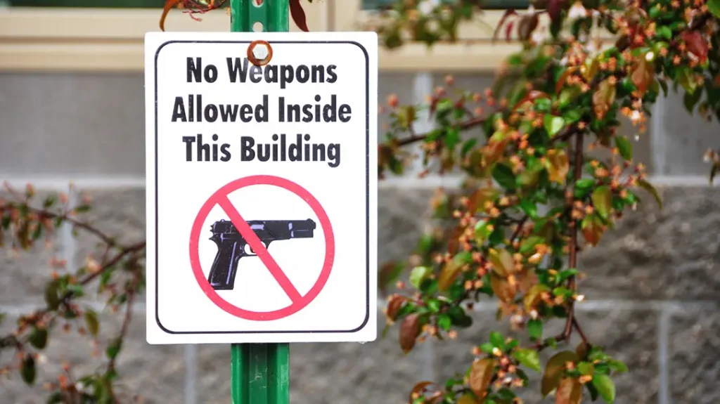 Some businesses post signs regarding their gun policy.