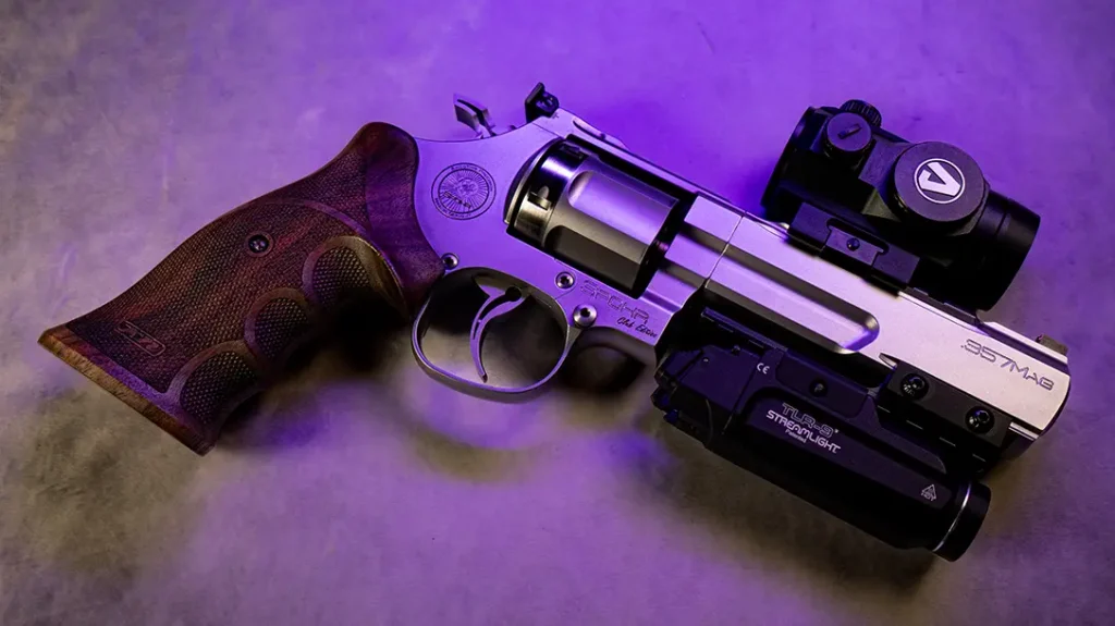 The Spohr Club models (not only the 5.0) sport upper and lower accessory rails, allowing you to mount lights and optics.