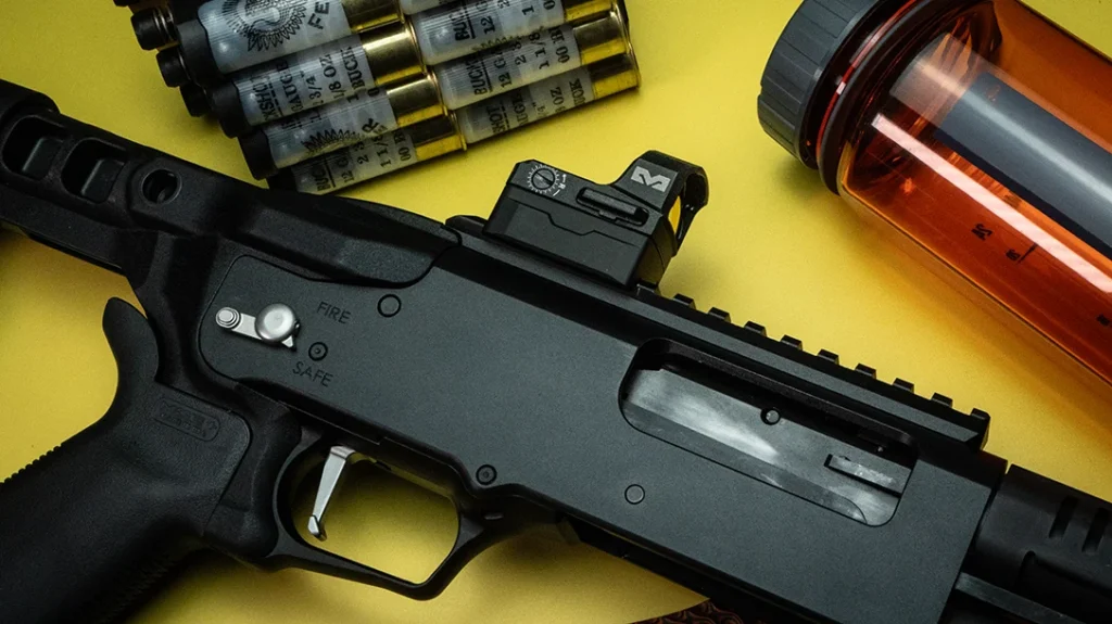 The author is running a Meprolight MPO-DF mounted to their short riser.